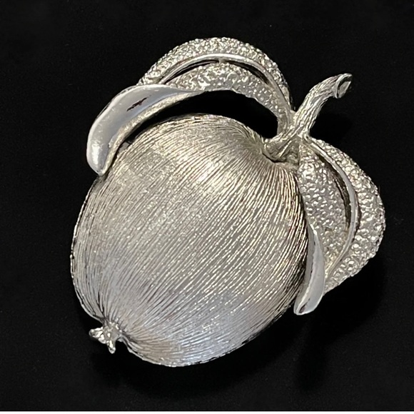 ✨Gorgeous Vintage Silver Sarah Cov Pomegranate Brooch - Picture 1 of 3